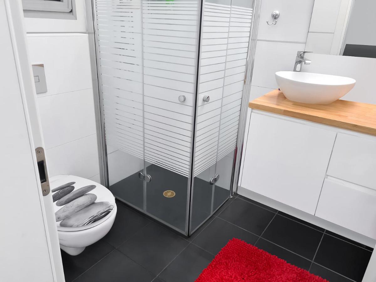 Beach Suite Israel- Private Jacuzzi Garden Suite & Gym, 3 Min Walk To Beach ביץ סוייט ישראל- ג'קוזי פרטי בגינה 3 דקות הליכה לים וחדר כושר Aschkelon Exterior foto