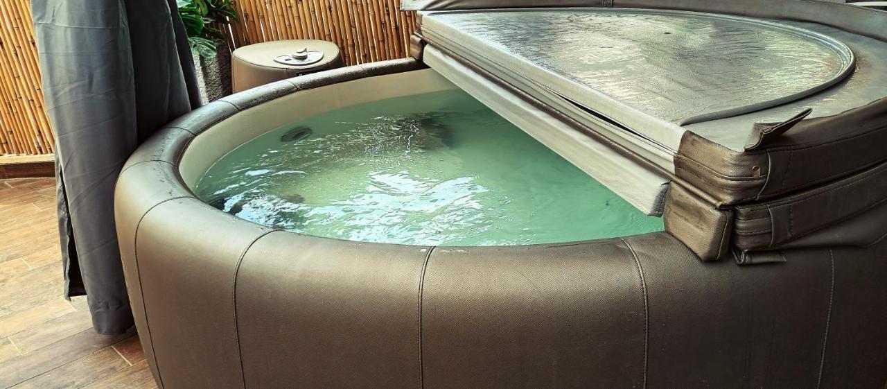 Beach Suite Israel- Private Jacuzzi Garden Suite & Gym, 3 Min Walk To Beach ביץ סוייט ישראל- ג'קוזי פרטי בגינה 3 דקות הליכה לים וחדר כושר Aschkelon Exterior foto